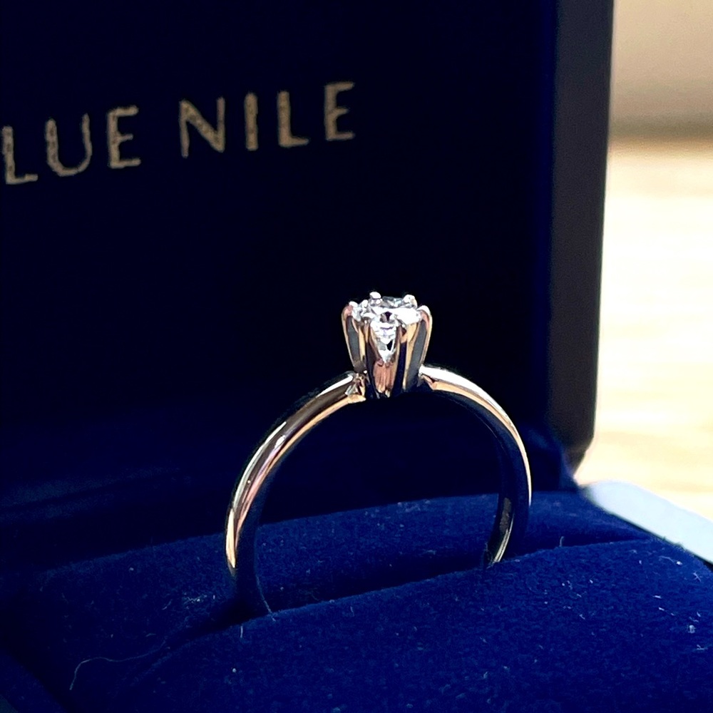 💍Stunning BLUE NILE engagement ring; never worn! Gorgeous .23 karat diamond.